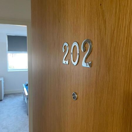 #0202 One Bedroom Serviced Apartment-Free Parking Derby Exterior photo