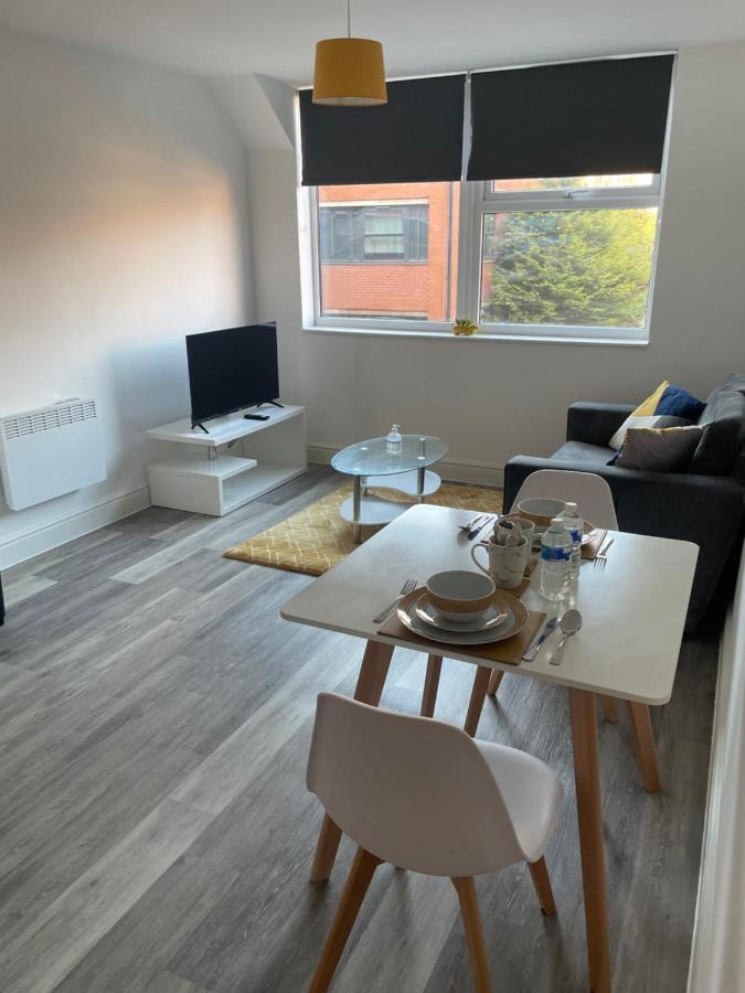 #0202 One Bedroom Serviced Apartment-Free Parking Derby Exterior photo