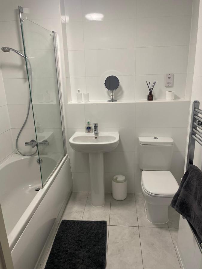 #0202 One Bedroom Serviced Apartment-Free Parking Derby Exterior photo